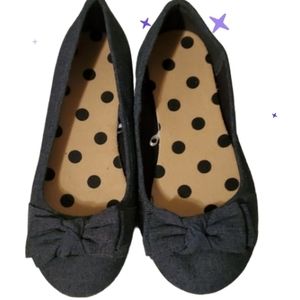 Childrens place size 4 canvas denim slip ins rubber sole